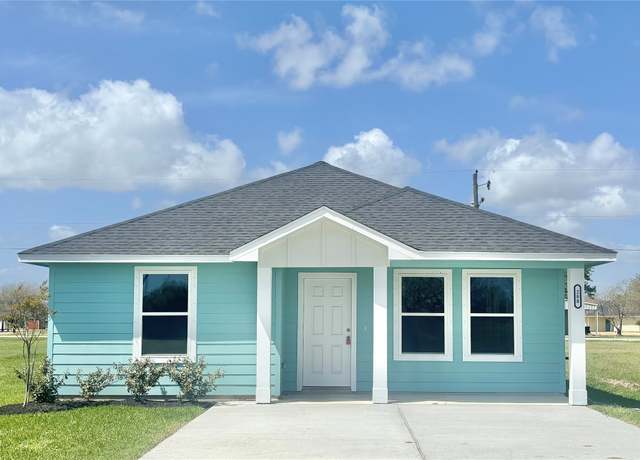Property at 288 Buckskin Dr, Palacios, TX 77465, 3 beds, 2 baths
