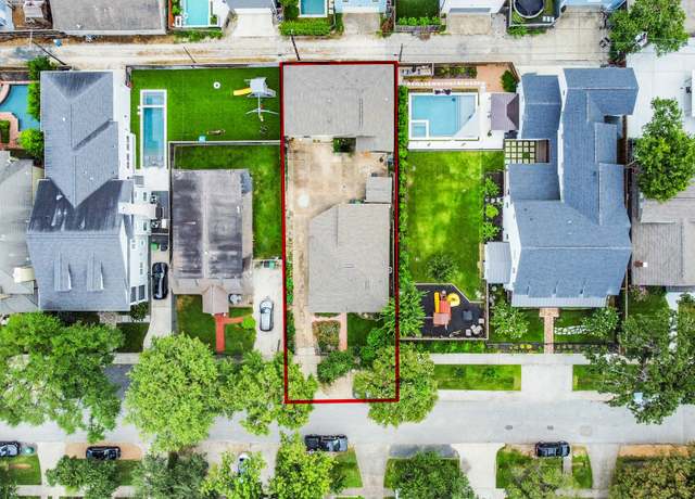 Property at 729 E 9th St, Houston, TX 77007, 4 beds, 3 baths