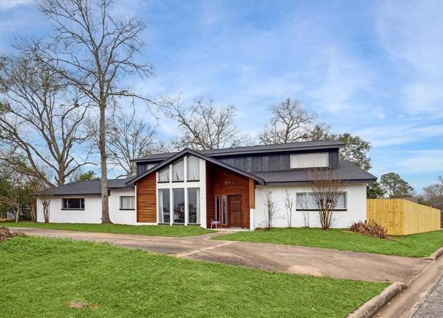 Property at 224 Lee Ln, Bellville, TX 77418, 5 beds, 3 baths