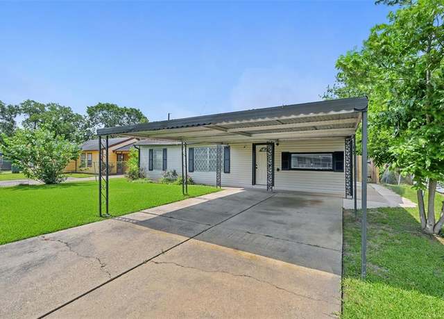 Property at 5414 Lyndhurst Dr, Houston, TX 77033, 3 beds, 1 bath