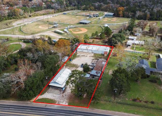 Property at 1809 S Houston Ave, Livingston, TX 77351, 4 beds, 2.5 baths