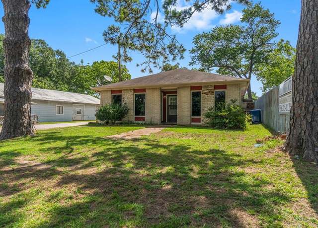 Property at 1809 S Houston Ave, Livingston, TX 77351, 4 beds, 2.5 baths