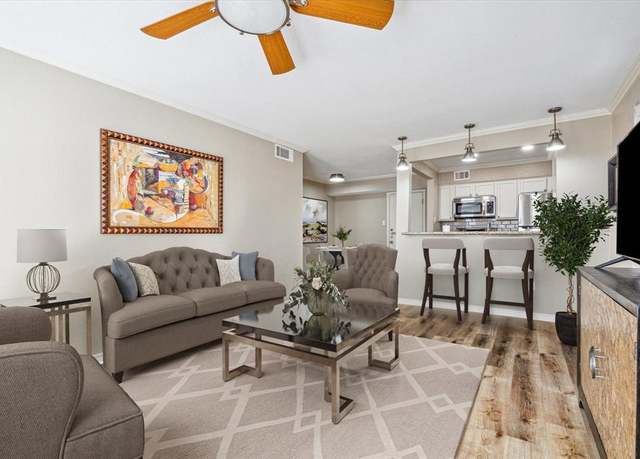 Property at 4649 Wild Indigo Unit 340 St #340, Houston, TX 77027, 1 bed, 1 bath
