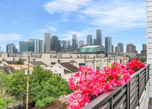 Property at 3 N St Charles St St E, Houston, TX 77003, 4 beds, 4.5 baths