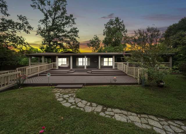Property at 17935 E Williams Rd, Conroe, TX 77303, 3 beds, 2 baths