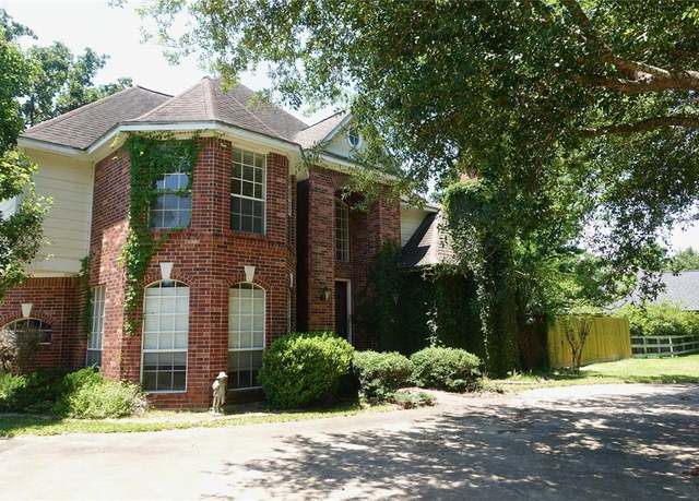 Property at 2426 Carriage Lamp Ln, Conroe, TX 77384, 4 beds, 3.5 baths