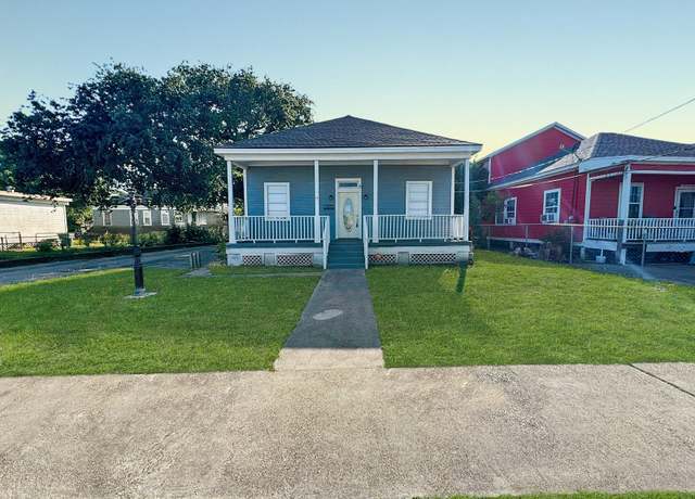 Property at 1327 33rd St, Galveston, TX 77550, 3 beds, 2 baths