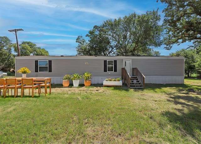 Property at 900 Post Oak St, Calvert, TX 77837, 3 beds, 2 baths