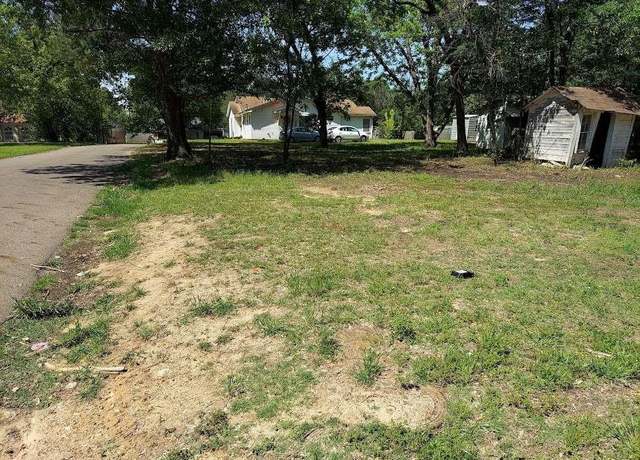 Property at 316 Maple St, Maud, TX 75567