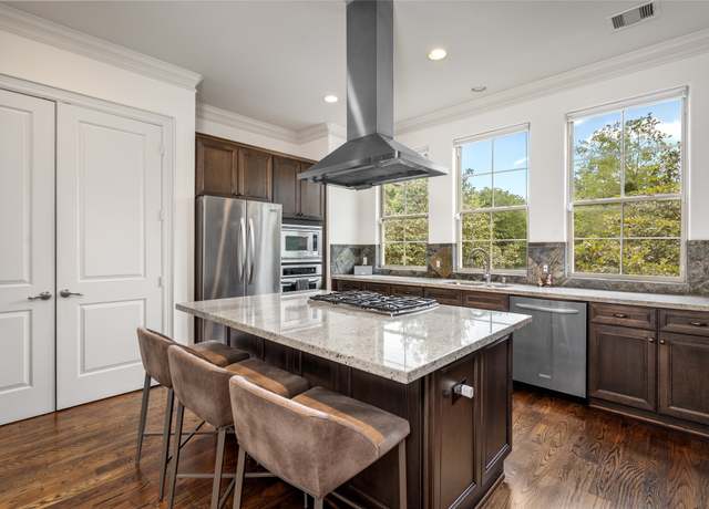 Property at 1616 Nevada St, Houston, TX 77006, 3 beds, 3.5 baths