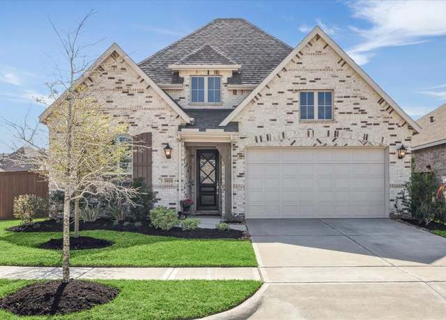 Property at 1024 Goose Creek St, Webster, TX 77598, 4 beds, 3.5 baths