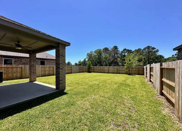 Property at 6139 White Spruce Dr, Conroe, TX 77304, 3 beds, 2.5 baths
