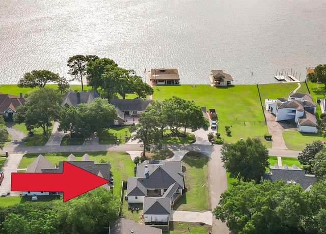 Property at 9834 E Shore Dr, Willis, TX 77318, 3 beds, 2.5 baths