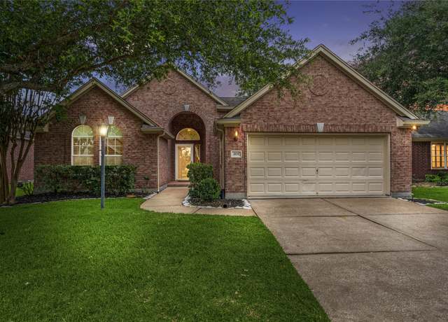 Property at 308 Green Cedar Dr, League City, TX 77573, 4 beds, 2 baths