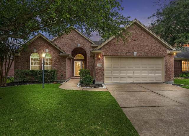 Property at 308 Green Cedar Dr, League City, TX 77573, 4 beds, 2 baths