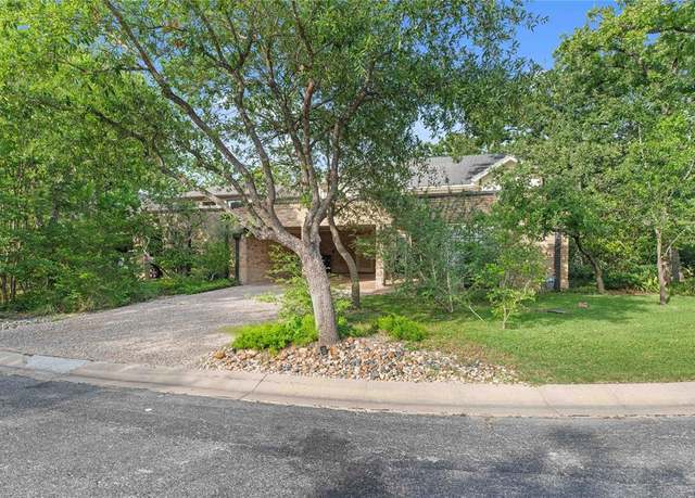 Property at 23 Forest Dr, College Station, TX 77840, 5 beds, 3.5 baths