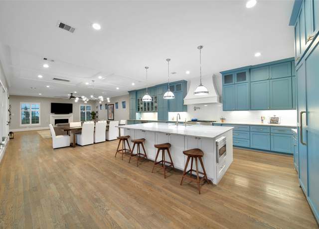 Property at 1353 Chantilly Ln, Houston, TX 77018, 5 beds, 5.5 baths