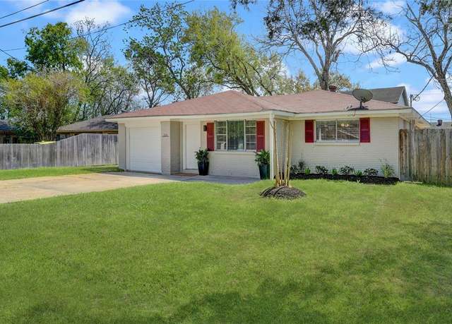 Property at 334 Pennington Dr, Alvin, TX 77511, 4 beds, 2 baths