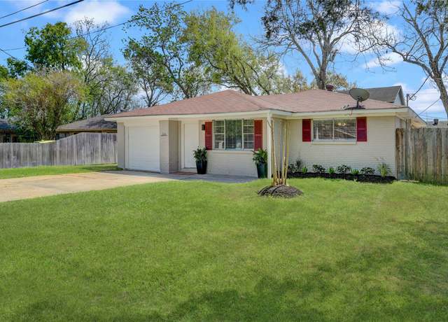 Property at 334 Pennington Dr, Alvin, TX 77511, 4 beds, 2 baths