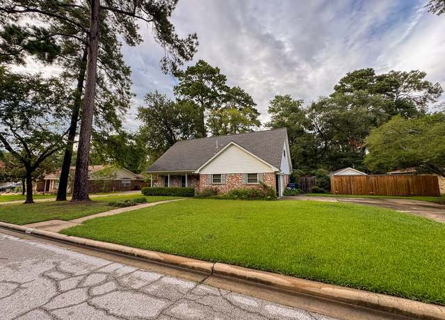 Property at 229 Hickory Dr, Huntsville, TX 77340, 4 beds, 2 baths