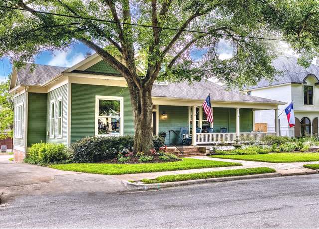 Property at 402 Ross St, Brenham, TX 77833, 4 beds, 3.5 baths
