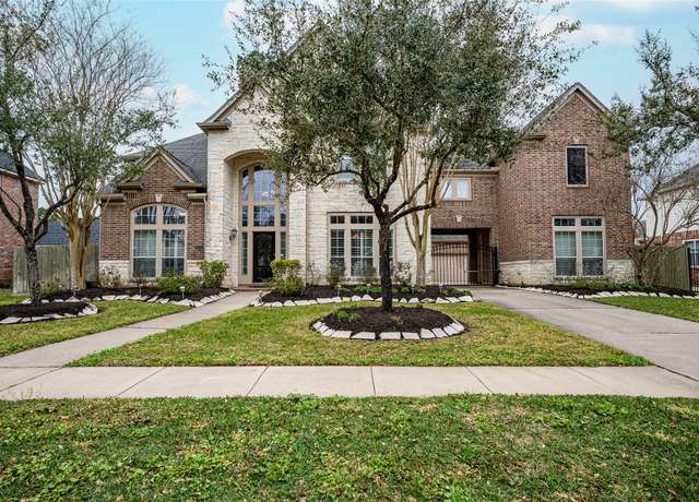 Property at 3221 Duchess Park Ln, Friendswood, TX 77546, 5 beds, 4.5 baths