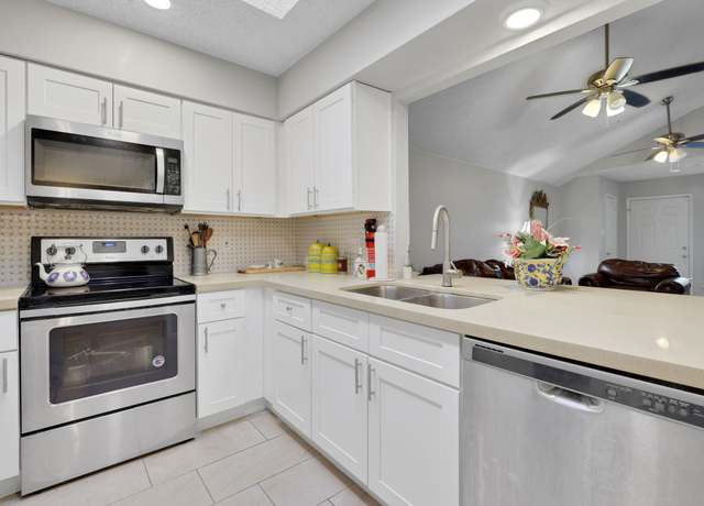 Property at 1912 Trixie Ln, Houston, TX 77042, 3 beds, 2 baths