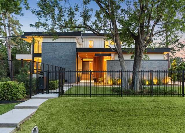 Property at 1900 W 14th St, Houston, TX 77008, 3 beds, 4.5 baths