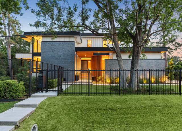 Property at 1900 W 14th St, Houston, TX 77008, 3 beds, 4.5 baths