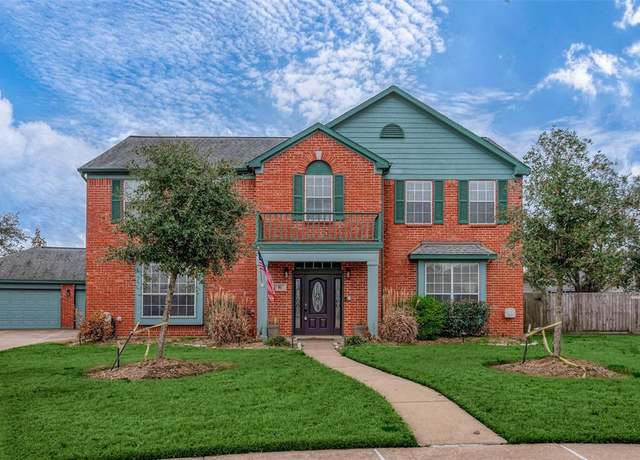 Property at 61 Plum Ct, Lake Jackson, TX 77566, 4 beds, 2.5 baths