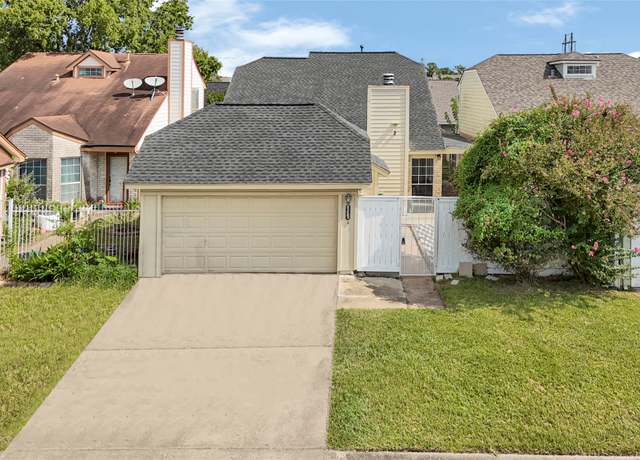 Property at 11878 Fairpoint Dr, Houston, TX 77099, 4 beds, 4 baths