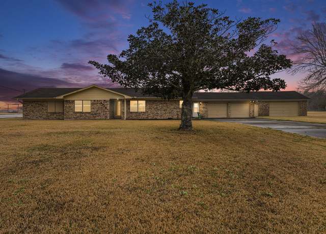 Property at 5725 Highland Rd, Santa Fe, TX 77517, 3 beds, 2.5 baths