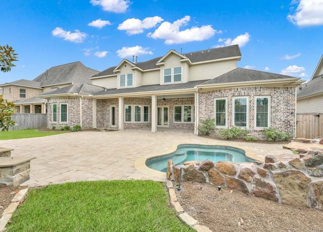Property at 2331 Bottlebrush Ln, Conroe, TX 77384, 4 beds, 4.5 baths