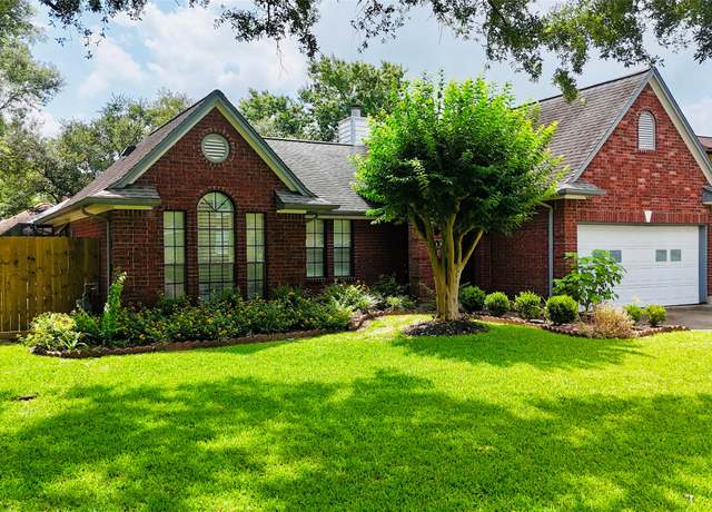 Property at 53 S Calla Lily Ct, Lake Jackson, TX 77566, 3 beds, 2 baths