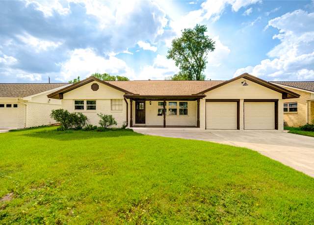 Property at 1827 Millwood Dr, Houston, TX 77008, 3 beds, 2 baths