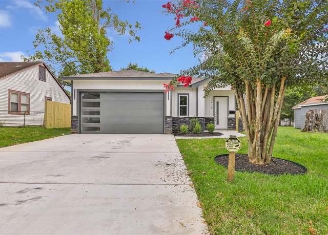 Property at 2418 Centennial St, Liberty, TX 77575, 3 beds, 2 baths