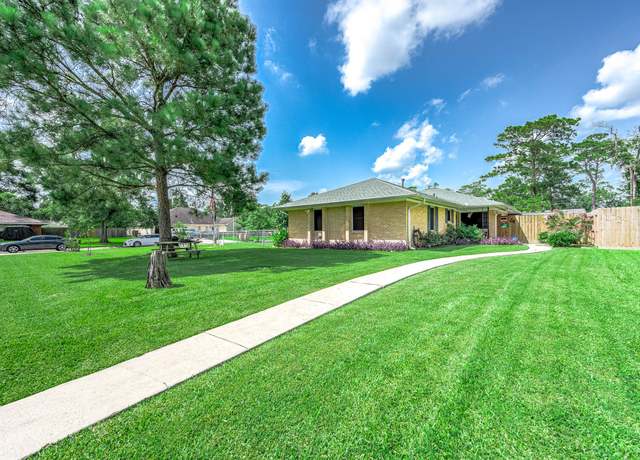 Property at 1711 Willow Oaks Cir, Dickinson, TX 77539, 3 beds, 2 baths
