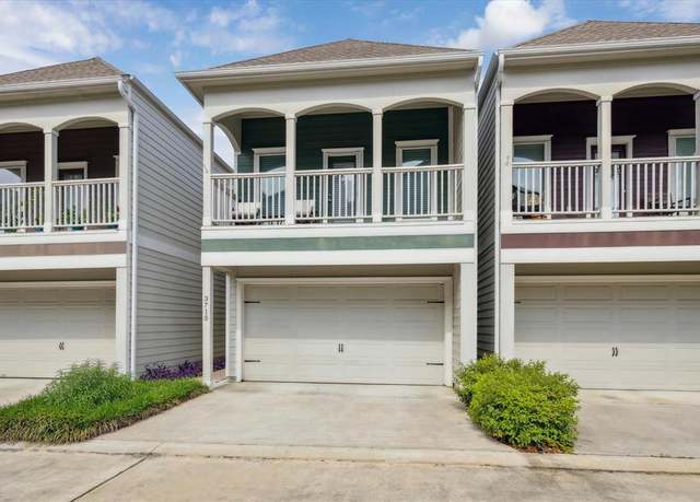 Property at 3715 Oakroc Grv, Houston, TX 77018, 3 beds, 2.5 baths