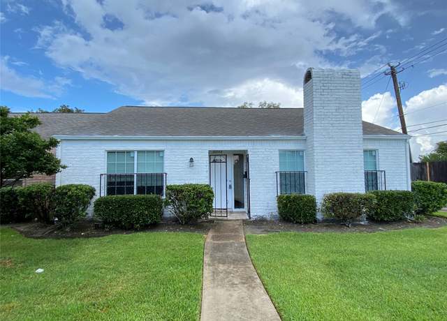 Property at 10946 Bexley Dr #946, Houston, TX 77099, 3 beds, 2 baths