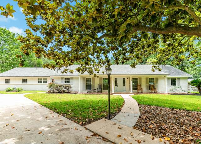 Property at 58 Oyster Creek Ct, Lake Jackson, TX 77566, 4 beds, 2.5 baths