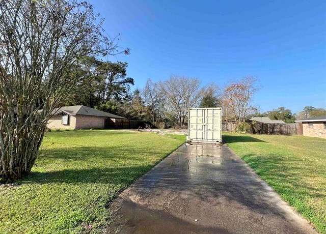 Property at 320 Hebert St, Vidor, TX 77662