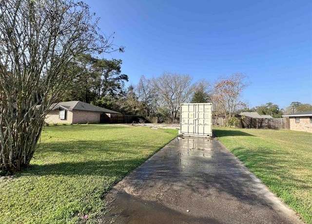 Property at 320 Hebert St, Vidor, TX 77662