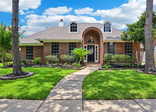 Property at 2217 Fairwater Park Dr, League City, TX 77573, 3 beds, 2.5 baths
