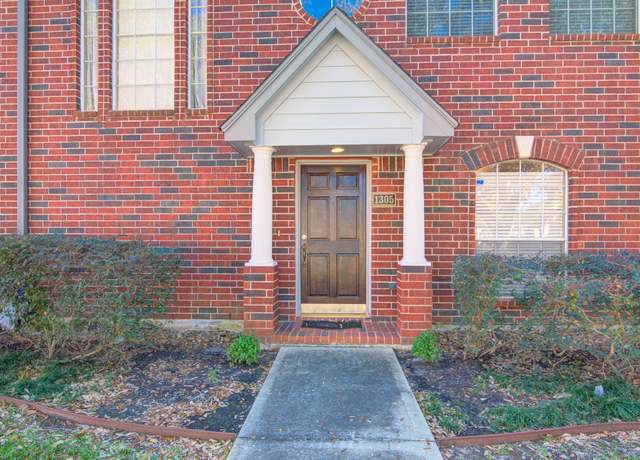 Property at 1305 El Camino Village Dr, Webster, TX 77058, 3 beds, 2.5 baths