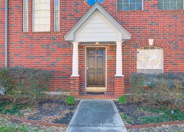 Property at 1305 El Camino Village Dr, Webster, TX 77058, 3 beds, 2.5 baths