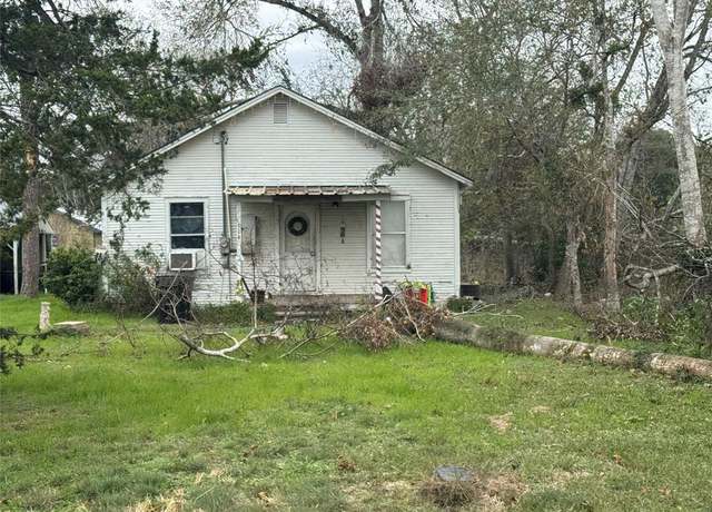 Property at 514 Ellwood St, El Campo, TX 77437, 2 beds, 1 bath