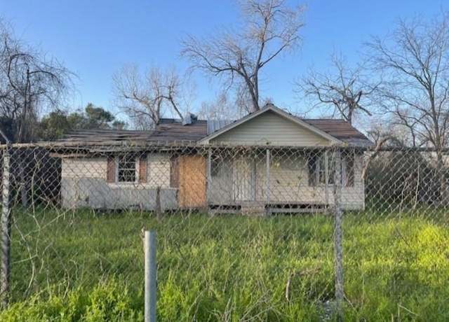 Property at 7001 Lavender St #5, Houston, TX 77016, 3 beds, 2 baths