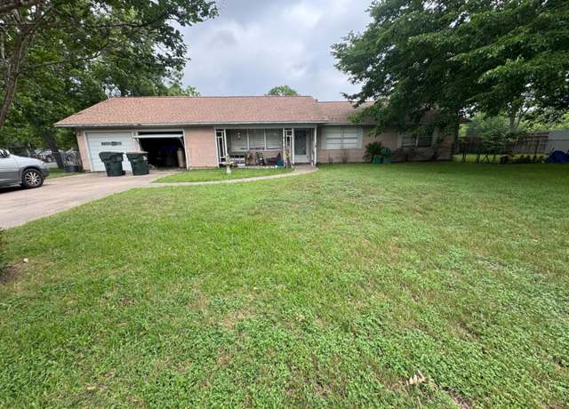 Property at 406 W North St, Weimar, TX 78962, 3 beds, 2 baths
