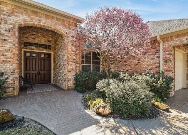 Property at 901 Longmire Rd #17, Conroe, TX 77304, 4 beds, 2.5 baths