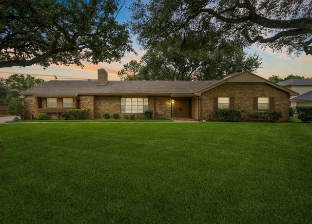 Property at 3101 Yost Blvd, Pearland, TX 77581, 4 beds, 3 baths